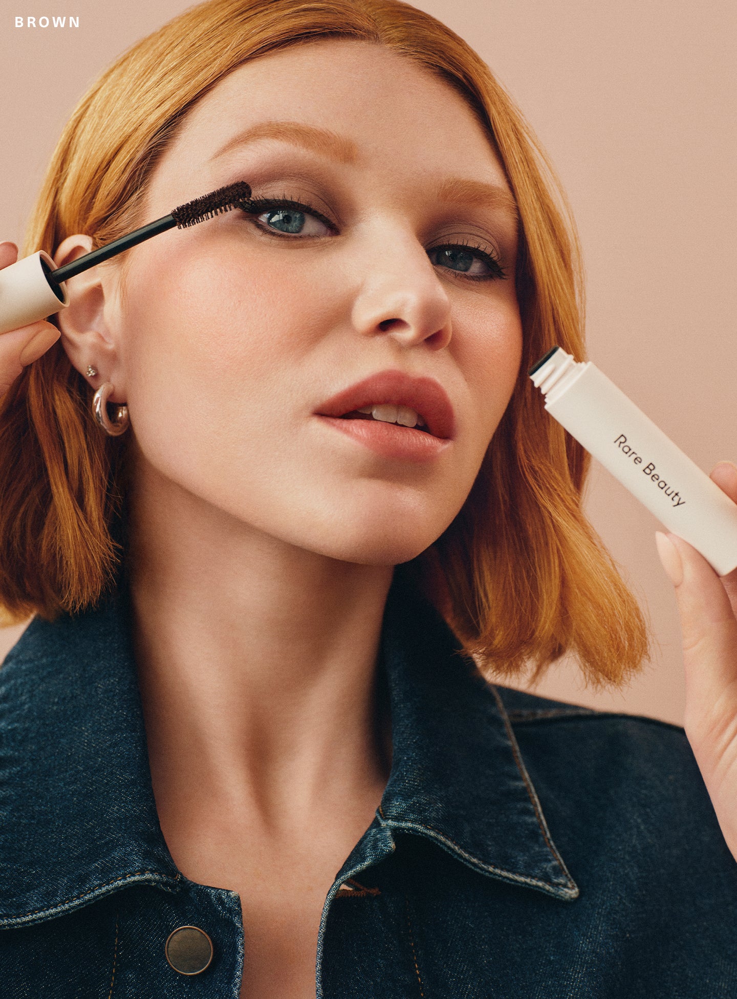 CAMPAIGN-MODEL-PS-VOLUMIZING-MASCARA-BROWN_faad18de-a730-4472-aeeb-7e15edb56889.jpg