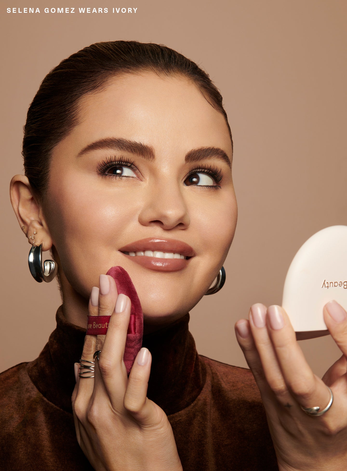 CAMPAIGN-SELENA-TRUE-TO-MYSELF-TINTED-PRESSED-FINISHING-POWDER-IVORY-02.jpg