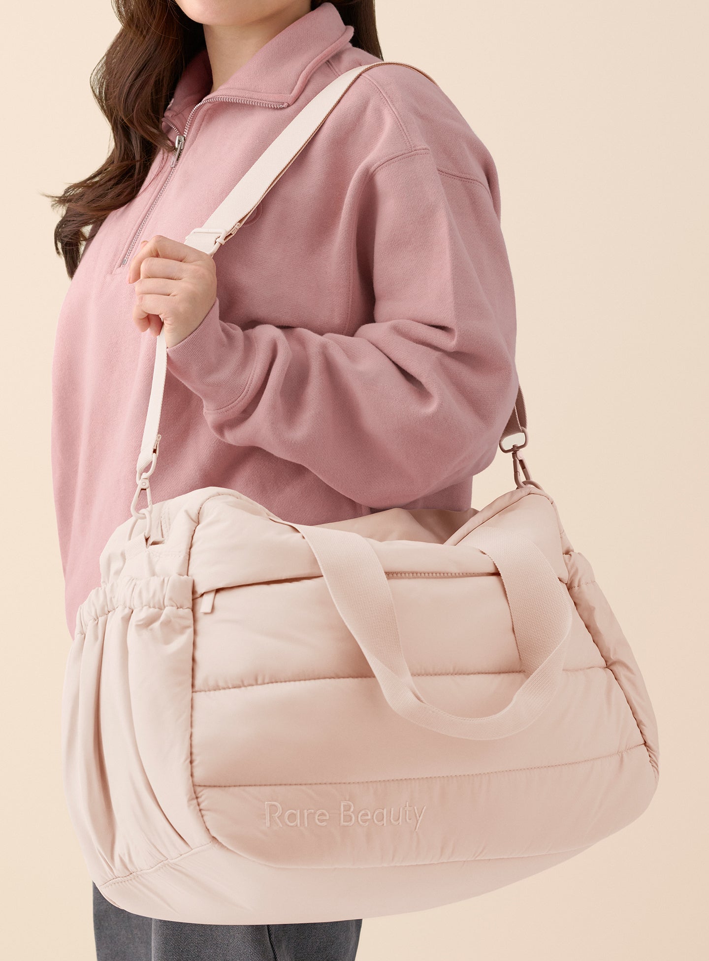 ON-FIGURE-PUFFY-CARRYALL-TOTE-PEACH-01.jpg