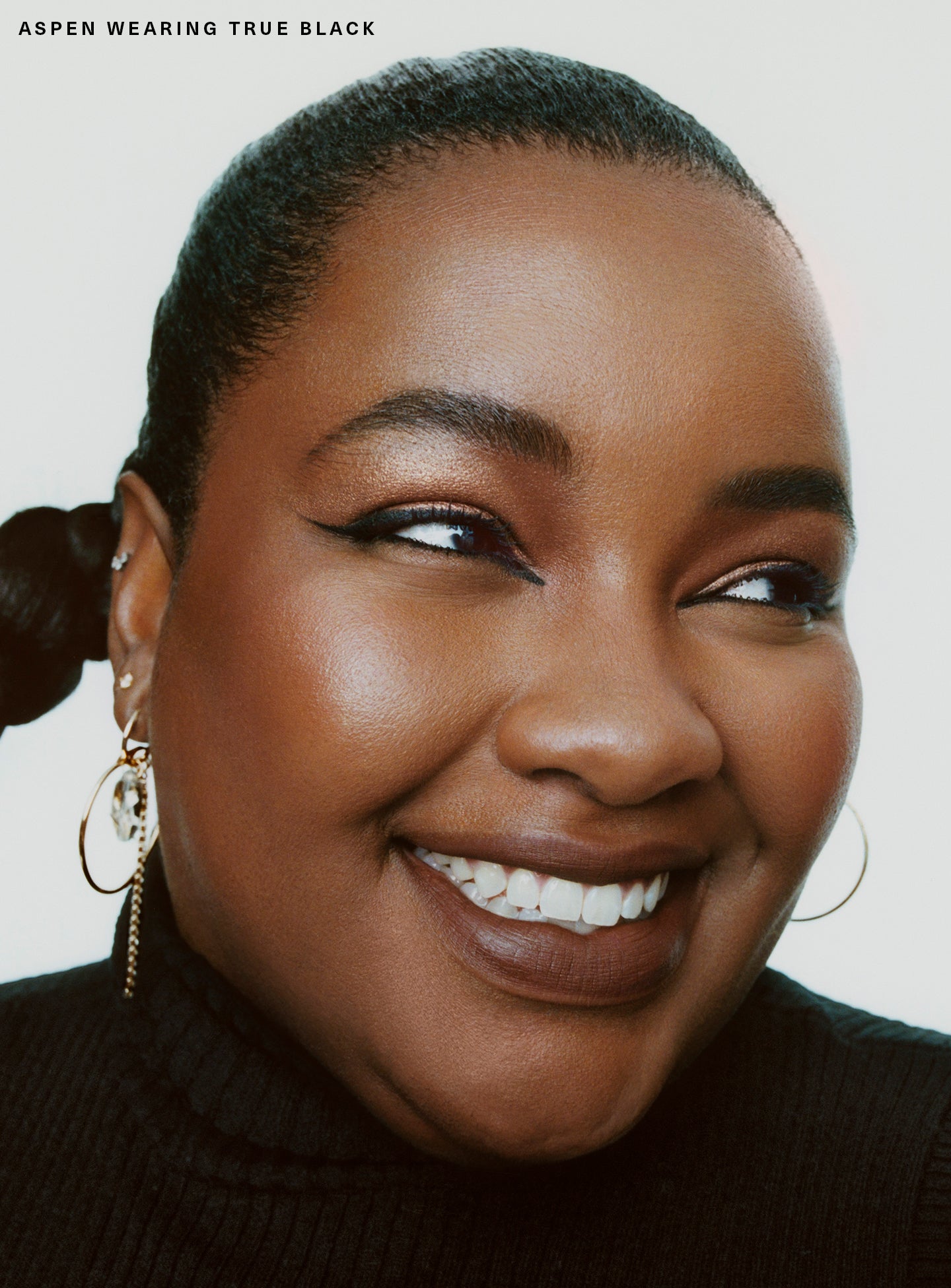 candid-04-perfect-strokes-gel-liner-true-black-1440x1952-1.jpg