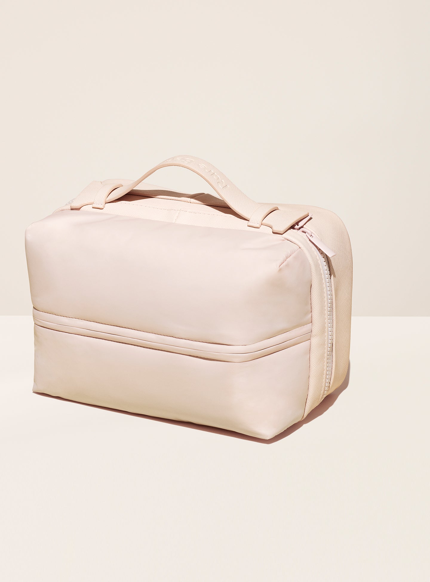 puffy-toiletry-bag-handle-1440x1952-1.jpg